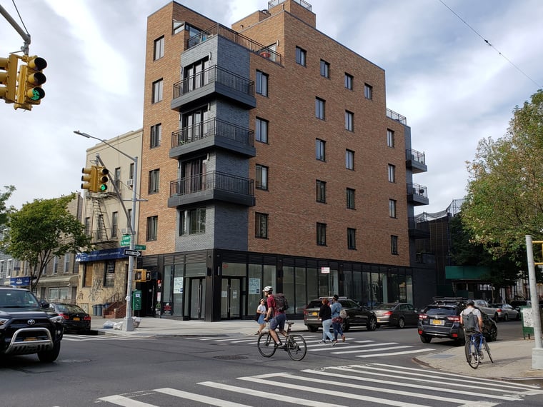 319_Graham_Ave_Ext